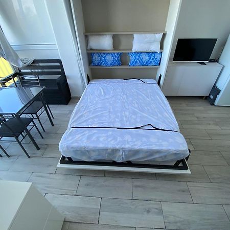 Studio Avec Piscine Et Parking Roses Eksteriør bilde