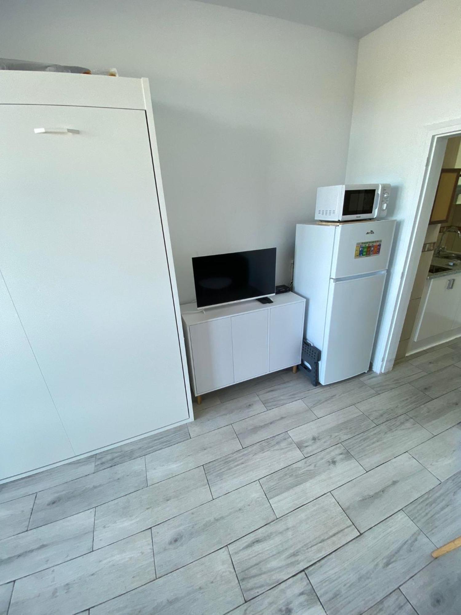 Studio Avec Piscine Et Parking Roses Eksteriør bilde